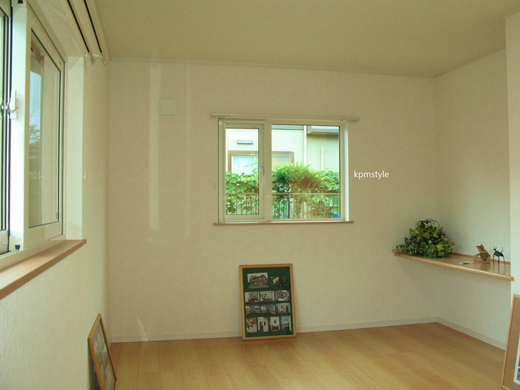 天窓から光が降り注ぐリビングと、生活動線上にあるサンルームが快適な間取りの家(八戸市是川)17